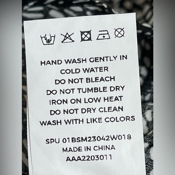 NWT BloomChic Women’s Plus‎ Size Black White Dot Flutter Sleeve Top Size 22/24 - Picture 6 of 6